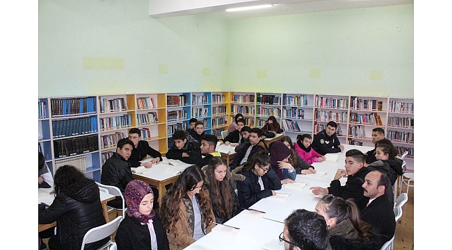 Öğrenciler Hem Kitap Okudu Hem De Ney Üfledi