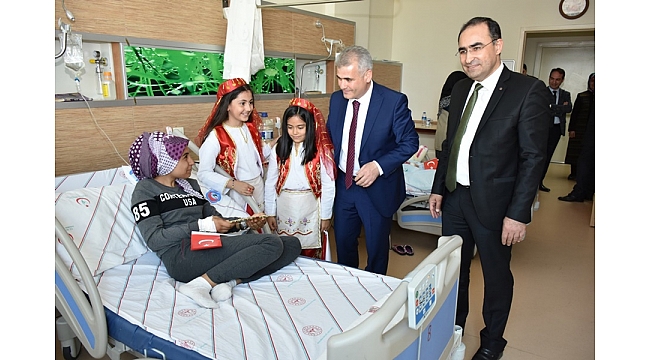 23 Nisan'ı Hastanede Kutladılar