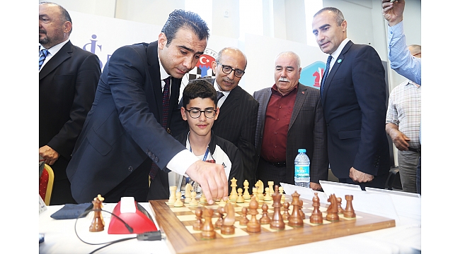 Karaman Belediyesi Ev Sahipliğinde Dev Satranç Şampiyonası