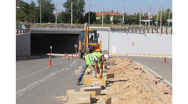 Larende Altgeçidi Aydınlatılıyor