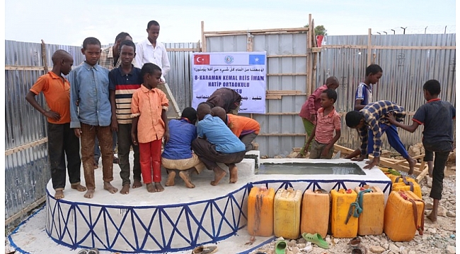 Afrikalı Çocuklar İçin Su Kuyusu Açtırdılar