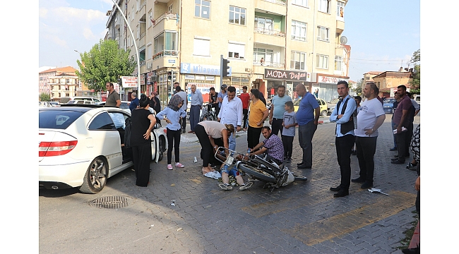 Otomobille Motosiklet Çarpıştı