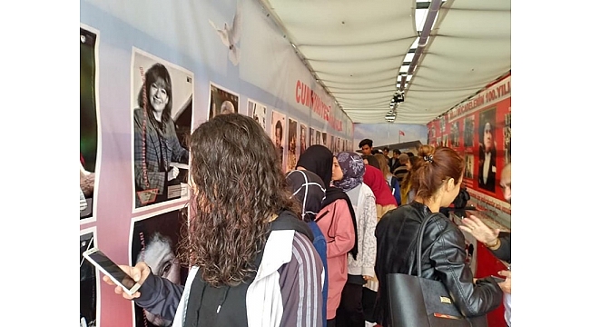 ADD Cumhuriyet Tırı Yoğun İlgi Gördü