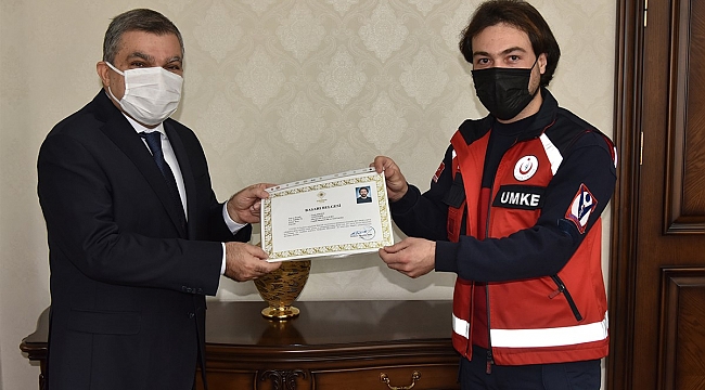 Sağlık Kahramanları Başarı Belgesi İle Ödüllendirildi