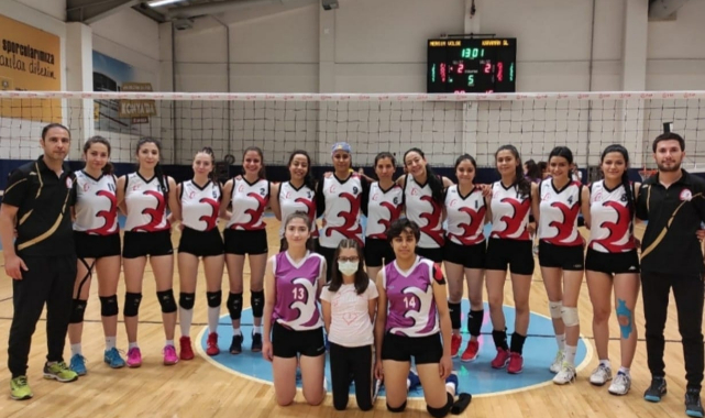 Filedeki tek temsilcimiz Karaman Spor Lisesi ilk maçında Heyecanına yenik düştü