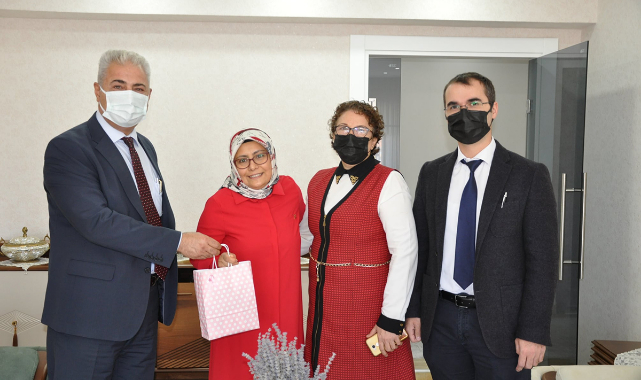 İl Sağlık Müdürü Kurşun'dan Kanser Hastası Sağlık Personeline Ziyaret