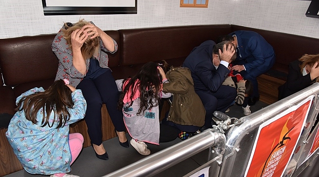 Miniklerin Deprem Korkularını Yenmeleri İçin 5,5 Şiddetindeki Deprem Anını Yaşadılar