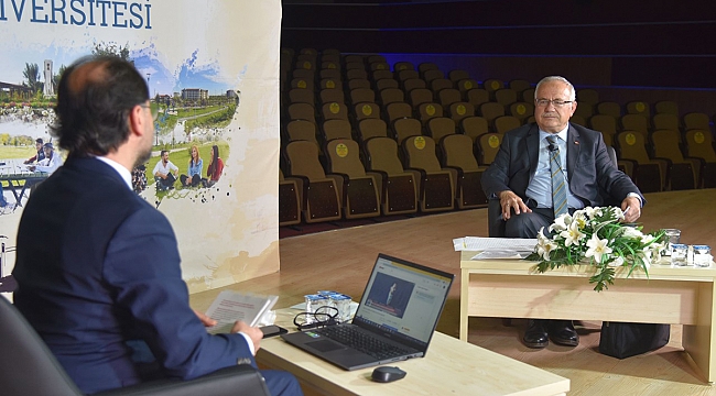 Rektör Namık Ak Canlı Yayında Öğrencilerle Buluştu