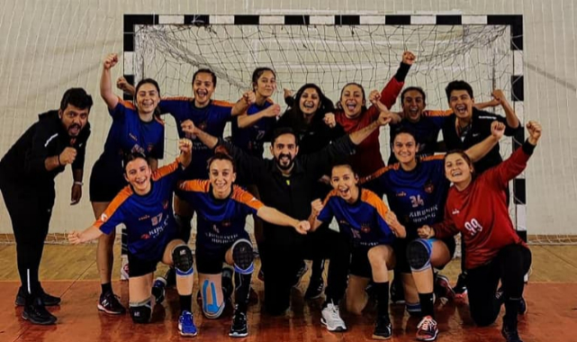 Hentbolcu Kızlar İstanbul'da İstediği Galibiyete Çok Kolay Ulaştı