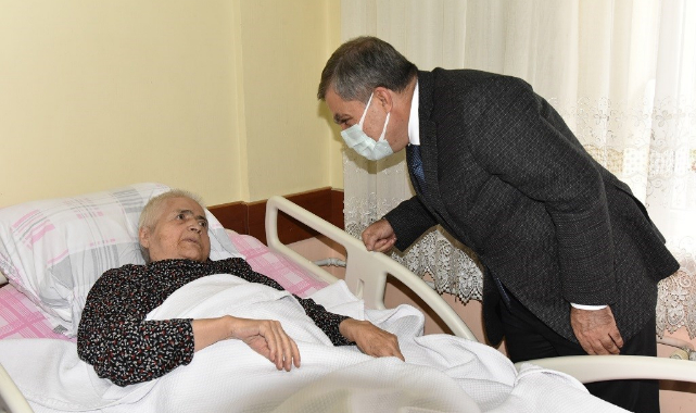 Huzurevi Sakinleri Yeni Kimlik Kartlarına Kavuşuyor