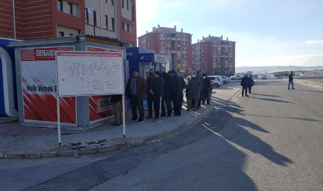 Karaman'da Ucuz Ekmek Kuyruğu