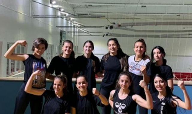 Voleybolcu kızlar ilk yarıyı tamamladı. İkinci yarı çalışmalarına başladılar