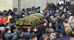 Hayatını Kaybeden Genç Hemşire Dualarla Toprağa Verildi