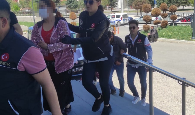 Uyuşturucu Satıcıları Polis Engeline Takıldı