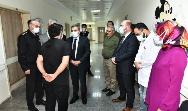 Vali Işık Kazada Yaralanan Vatandaşımızı Hastanede Ziyaret Etti