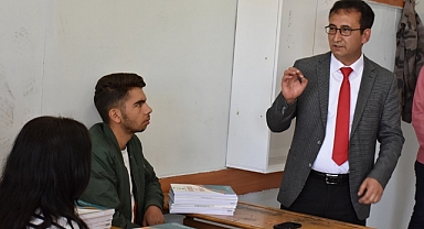 Karaman'da Öğrencilere 123 Bin Yardımcı Kaynak Kitap Dağıtıldı