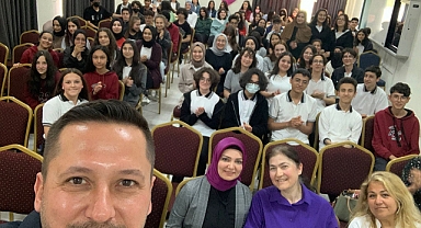 Milletvekili Eser Mezun Olduğu okulda Öğrencilerle Bir Araya Geldi