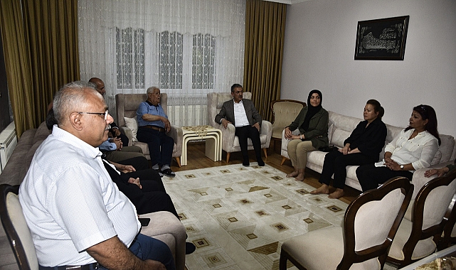 Vali Akkoyun Ve Eşinden Babalar Gününde Şehit Ailesine Anlamlı Ziyaret