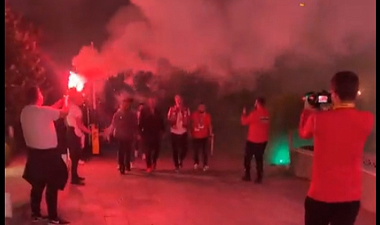Zafer Hocaya Taraftarlardan Muhteşem Karşılama