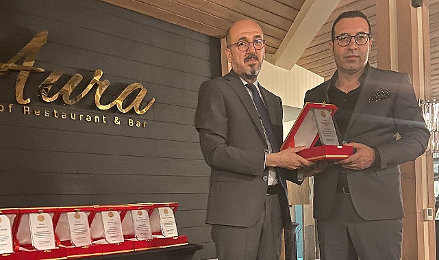 Karaman Barosundan Tayini Çıkan Hakim Ve Savcılara Plaket