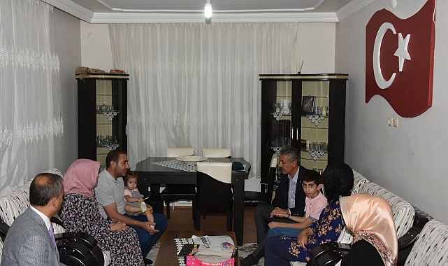 Vali Akkoyun Ve Eşinden Seven Ailesine Sürpriz Ziyaret