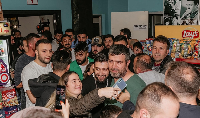 Hayatının Filmini Hemşerileriyle Birlikte İzledi