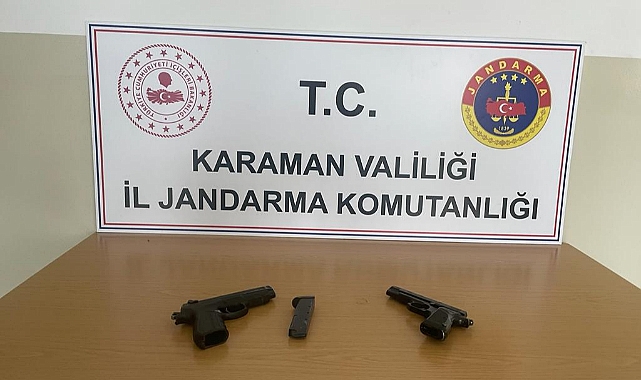 Jandarmayı Görünce Silahları Saklamaya Çalıştılar Ama Yine de Yakalandılar
