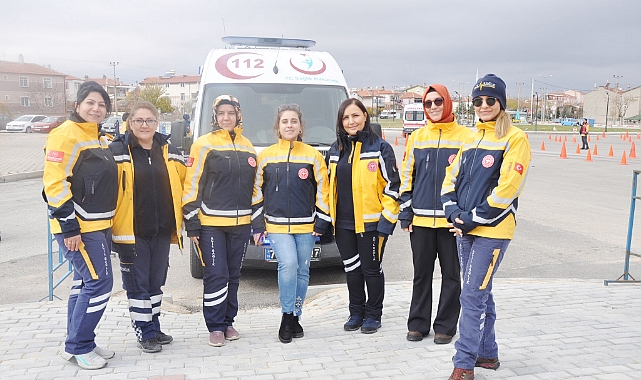 Kadın Sağlıkçılara Ambulans Sürüş Eğitimi Verildi
