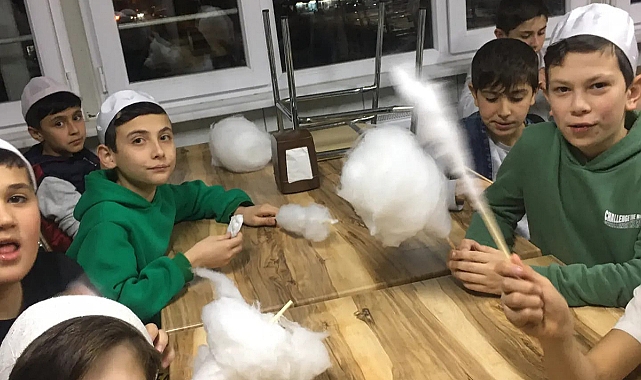 Kur'an Kursu Öğrencilerine Pamuk Şeker İkram Edildi