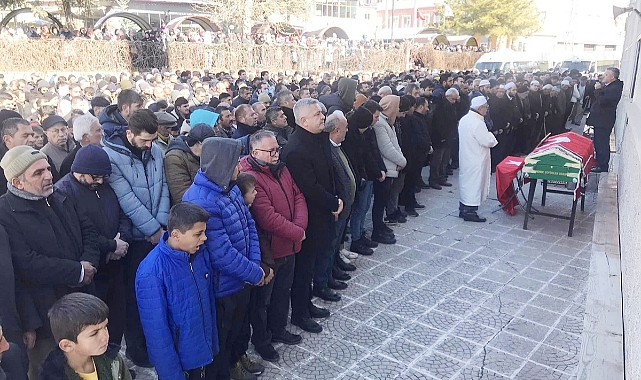 Depremde Hayatını Kaybedenler Karaman'da Toprağa Verildi
