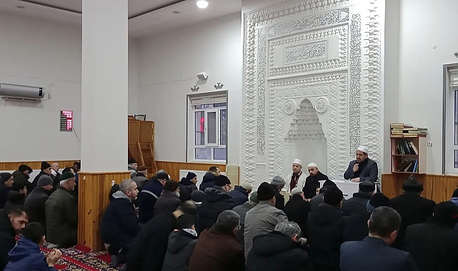 Fatih Sultan Camii'nde Sabah Namazı Buluşması Düzenlendi