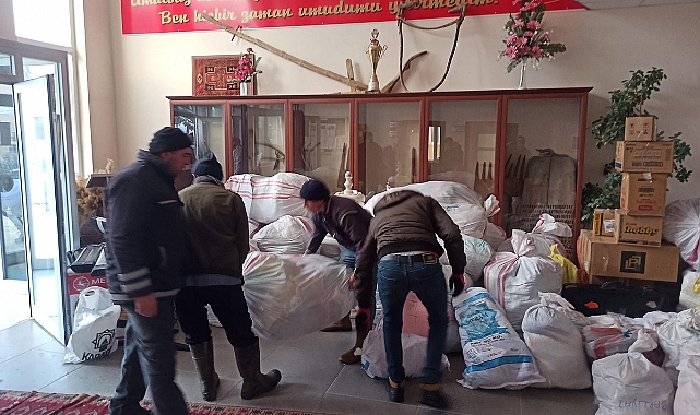 Göktepeli Gençler Kapı Kapı Dolaşıp Yardım Topladı