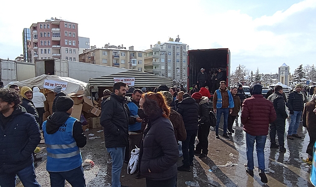 Karaman'dan Deprem Bölgesine 2 Günde 34 Tır Gitti