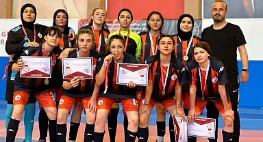 Karaman H.Teke Spor Lisesi Kadın Futsal Takımı Yarı Finalde!