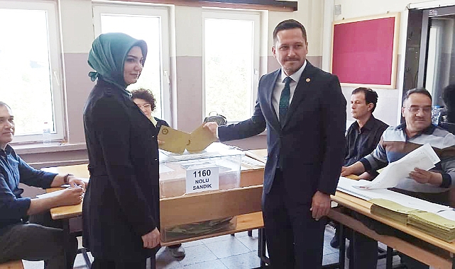 Vekil Eser Oyunu Kullandı