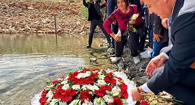 Depremlerde Hayatını Kaybeden Vatandaşlarımızın Anısına Fisandun Barajı'na Çelenk Bırakıldı