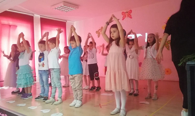 Gazi İlkokulu Kelebekler Ana Sınıfı Yılsonu Gösterisi Beğenildi