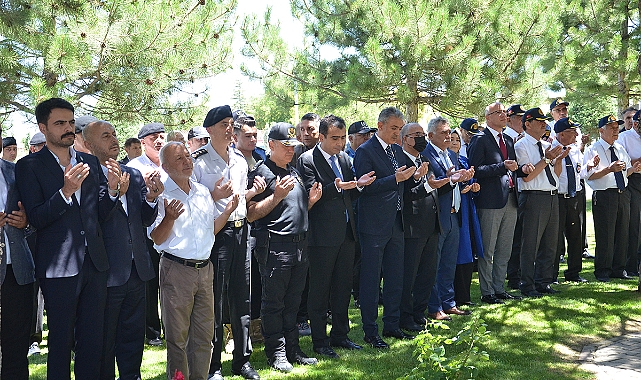 Garnizon ve Polis Şehitliği Ziyaret Edildi