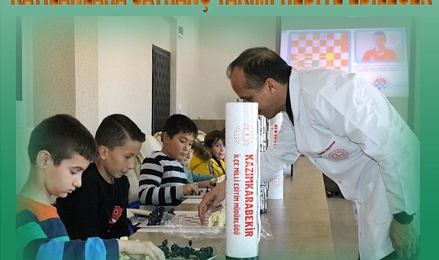Kursa Katılanlara Satranç Takımı Hediye