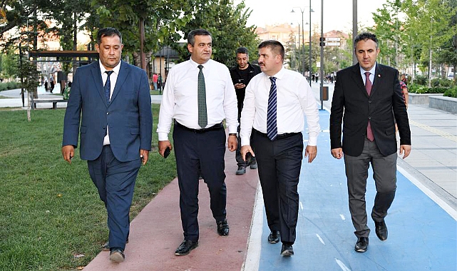 Vali Sarıibrahim, Millet Bahçesinde Vatandaşlarla Buluştu