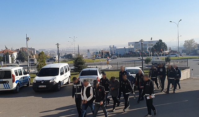 Aranan Şahıslara Polis Baskını
