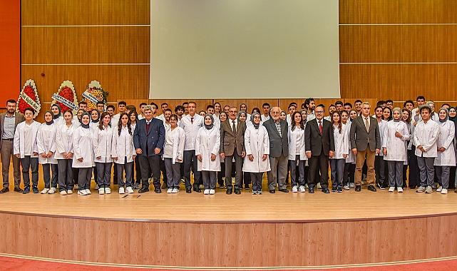 Genç Diş Hekimleri İçin Beyaz Önlük Giyme Töreni Düzenlendi