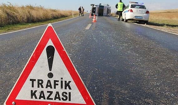 Karamanlı Aile Manavgat Yolunda Kaza Yaptı: 1 Ölü 3 Yaralı