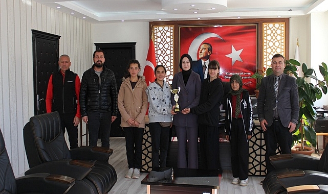 Kaymakam Kütük Başarılı Öğrencileri Kabul Etti