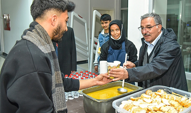 Rektör Gavgalı Sınavlara Hazırlanan Öğrencilere Çorba İkram Etti