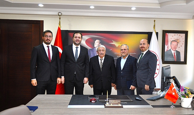 Sağlık İl Müdürü Yurdakul Meslekte 50 Yılını Dolduran Hekimlere Plaket Verdi