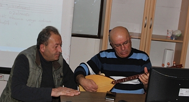 Bağlamayı 30 Yıldır Hem Çalıyor Hemde Öğretiyor