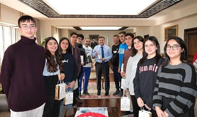 Badminton Takımı Oyuncularından Sürpriz Ziyaret