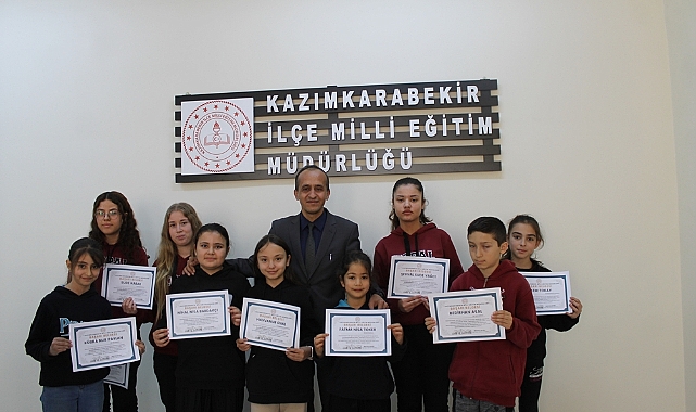 En Güzel Yazı Yazan Öğrenciler Ödüllendirildi