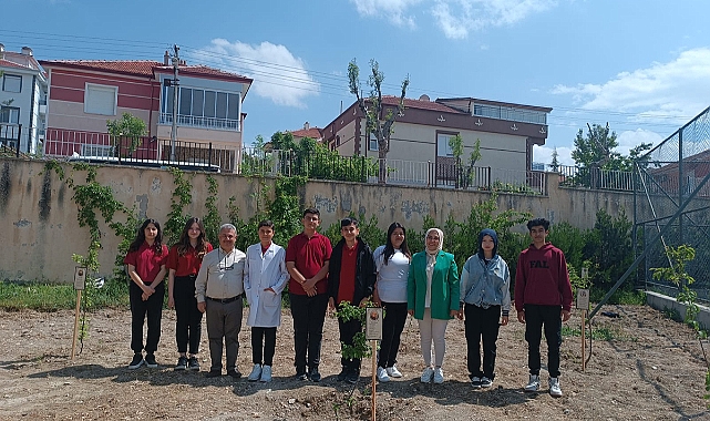 Fatih Anadolu Lisesi'nde ‘Her Şair İçin Bir Fidan’ Dikimi Gerçekleştirildi